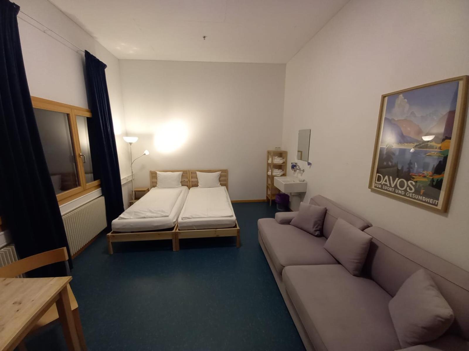 Shima-Davos Bed & Breakfast Room photo