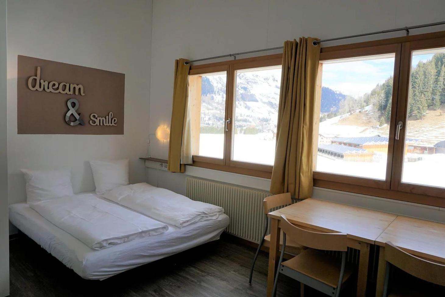 Shima-Davos Bed & Breakfast Room photo